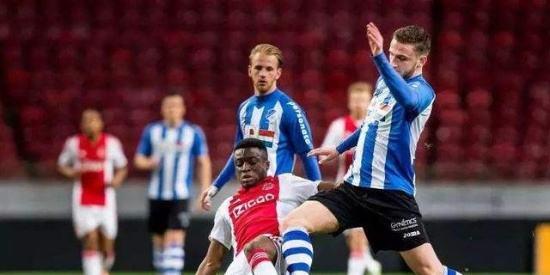 空中技巧的 空中技巧的